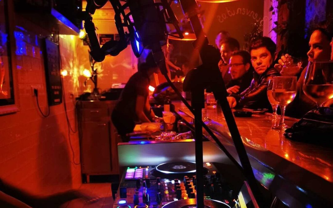 “Thoughtfulness is a superpower” – Opening a Bar w/ Radio Nossa