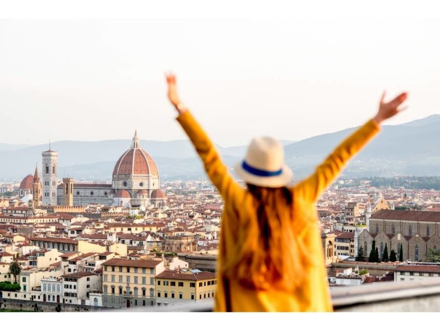 Quest’estate, lavora in una delle strutture ricettive di lusso della Toscana